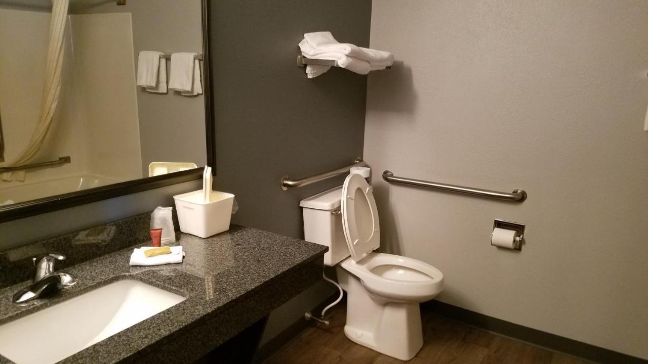 Boarders Inn & Suites By Cobblestone Hotels Superior Exterior foto